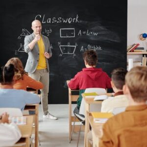 Scuola: lo sportello d’ascolto, la consulenza a insegnanti e genitori, le serate-genitori