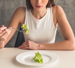 Disturbi alimentari in adolescenza: prevenzione, diagnosi e cura