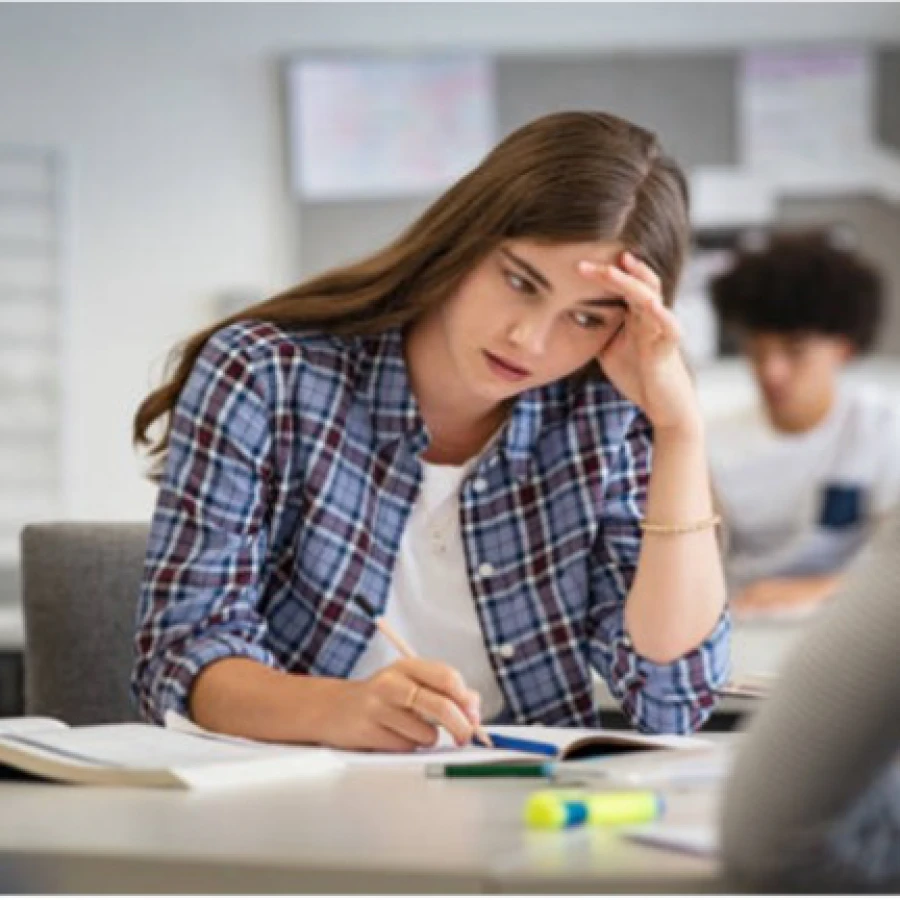 AIUTARE BAMBINI E RAGAZZI NELLO STUDIO. I metodi per organizzare le attività di studio. Le strategie di intervento. I ruoli degli operatori coinvolti