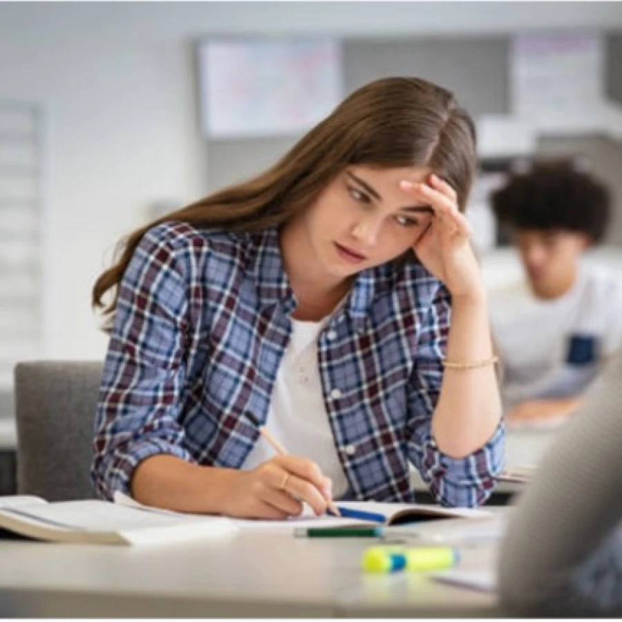AIUTARE BAMBINI E RAGAZZI NELLO STUDIO. I metodi per organizzare le attività di studio. Le strategie di intervento. I ruoli degli operatori coinvolti