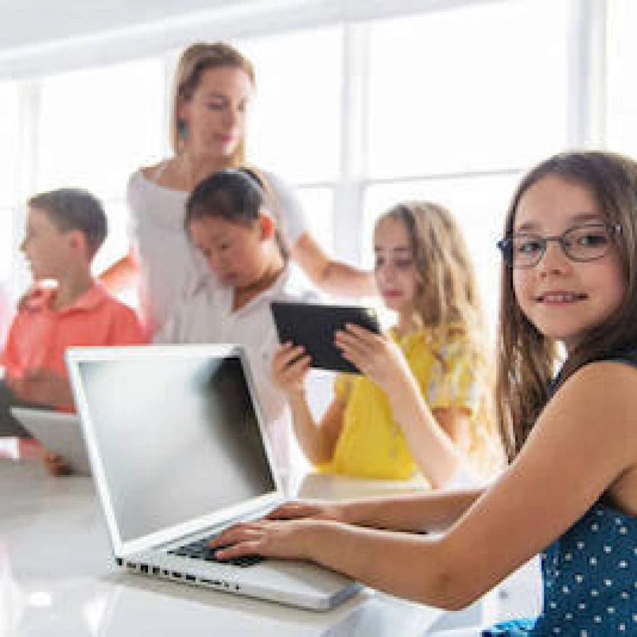 Ripensare la scuola: nuove tecnologie e educazione digitale